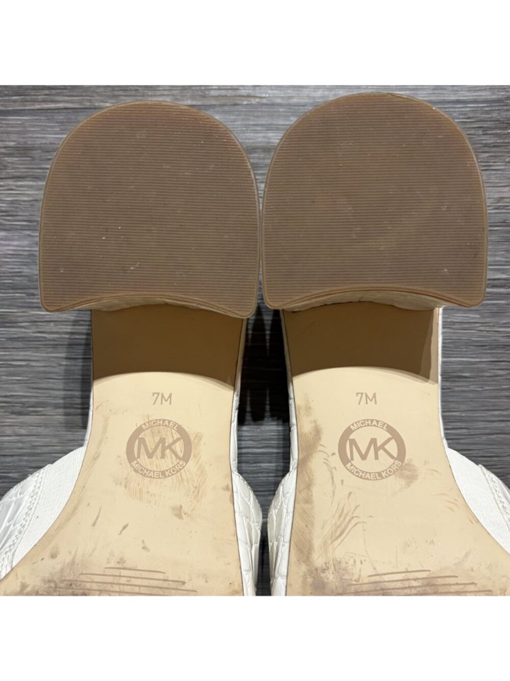 Michael Kors Size 7 Cream Croc Embossed Block Heel Slide Sandals Gold Hardware - Picture 7 of 12
